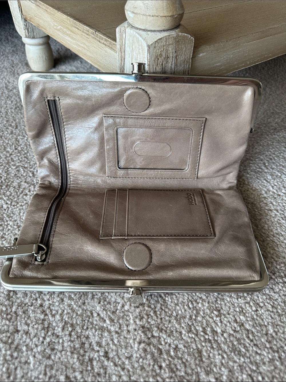 Hobo Lauren clutch wallet. - Picture 3 of 16